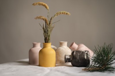 Waarom handgemaakt aardewerk zo goed past in elk interieur
